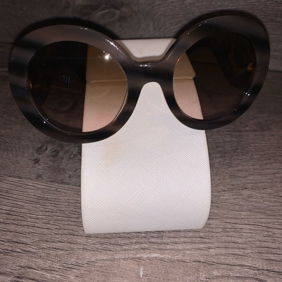 Prada sunglasses - Picture 3 of 5